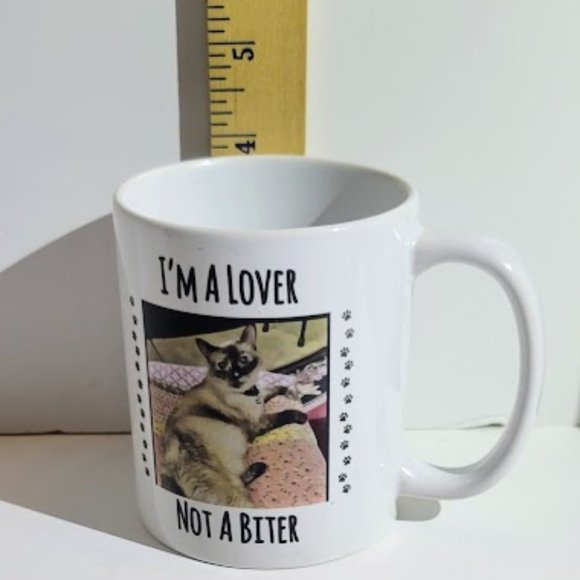 WHITE CAT COFFEE  TEA MUG "I'M A LOVER, NOT A BITER" - Picture 3 of 5